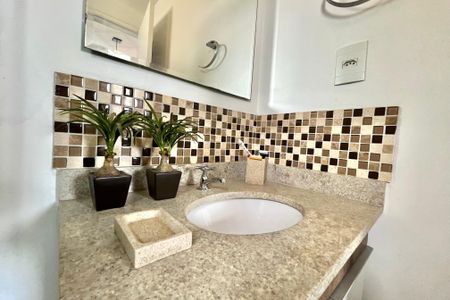 Apartamento à venda com 66m², 3 quartos e 1 vaga Apartamento à venda com 66m², 3 quartos e 1 vagaBanheiro da Suíte