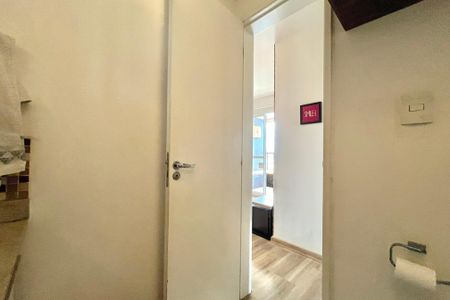 Apartamento à venda com 66m², 3 quartos e 1 vaga Apartamento à venda com 66m², 3 quartos e 1 vagaBanheiro Corredor