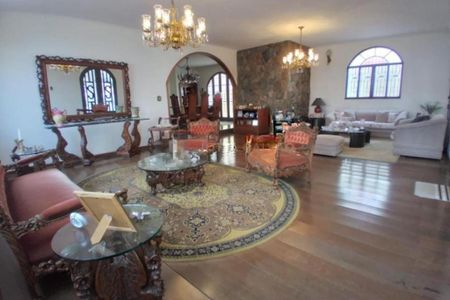 Casa à venda com 564m², 6 quartos e 13 vagas