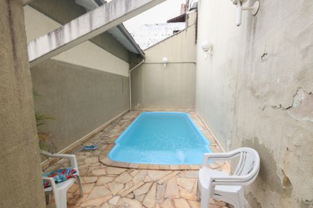 Casa à venda com 100m², 3 quartos e 2 vagasÁrea comum - Piscina