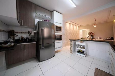 Casa à venda com 4 quartos, 174m² em Parque Boturussu, São Paulo