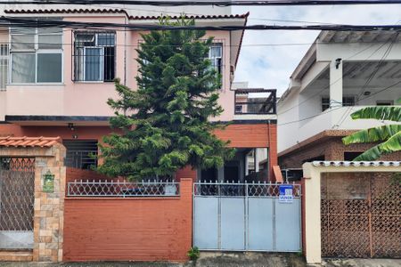 Casa à venda com 60m², 3 quartos e 1 vaga Casa à venda com 60m², 3 quartos e 1 vagaFachada