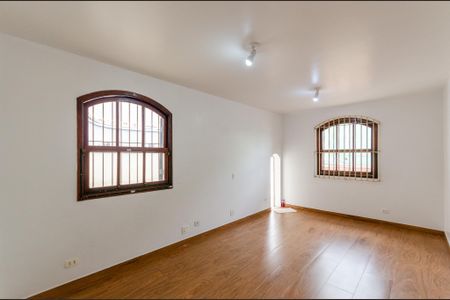 Casa para alugar com 247m², 4 quartos e 2 vagasSuíte