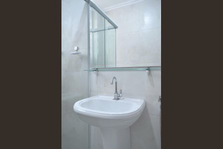 Banheiro de kitnet/studio para alugar com 1 quarto, 28m² em Pinheiros, São Paulo