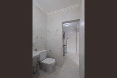 Banheiro de apartamento para alugar com 1 quarto, 28m² em Pinheiros, São Paulo