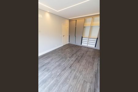 Casa de condomínio à venda com 342m², 4 quartos e 4 vagasSuíte 2