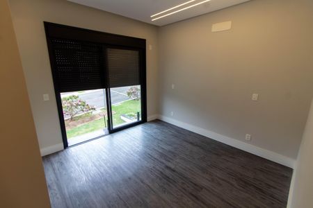 Casa de condomínio à venda com 342m², 4 quartos e 4 vagasSuíte