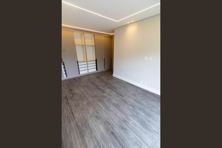 Casa de condomínio à venda com 342m², 4 quartos e 4 vagasSuíte 2