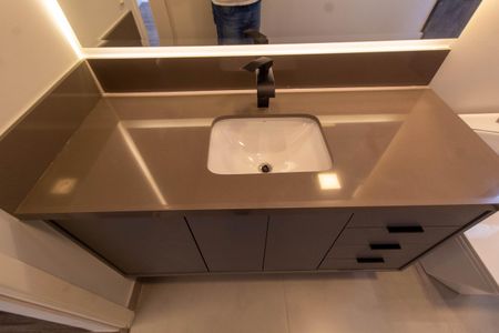 Casa de condomínio à venda com 342m², 4 quartos e 4 vagasBanheiro da Suíte 2