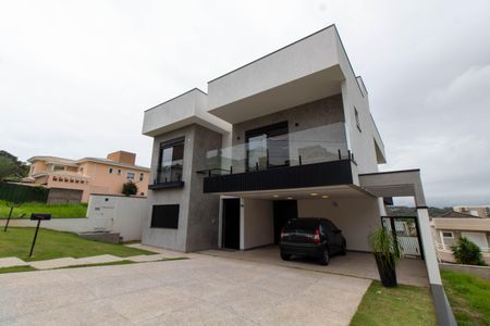 Casa de condomínio à venda com 342m², 4 quartos e 4 vagasFachada
