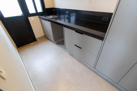 Casa de condomínio à venda com 342m², 4 quartos e 4 vagasÁrea de Serviço