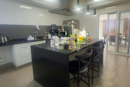 Casa de condomínio à venda com 675m², 5 quartos e 4 vagas