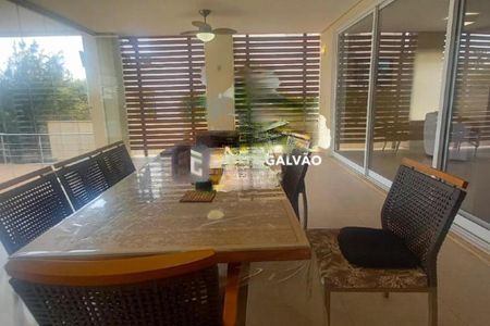Casa de condomínio à venda com 675m², 5 quartos e 4 vagas