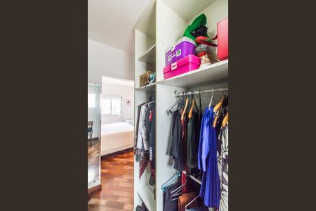 Apartamento à venda com 139m², 3 quartos e 2 vagas Apartamento à venda com 139m², 3 quartos e 2 vagasCloset da suíte