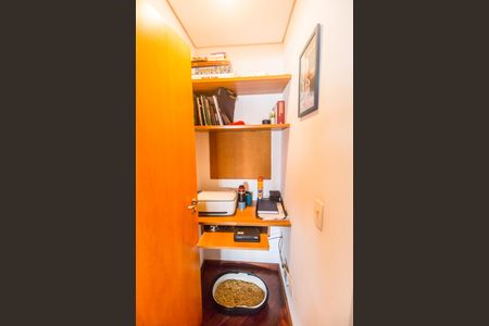 Apartamento à venda com 139m², 3 quartos e 2 vagas Apartamento à venda com 139m², 3 quartos e 2 vagasEscritório