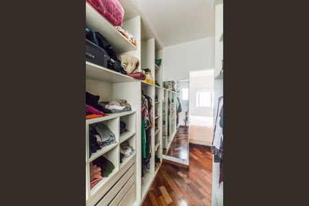 Apartamento à venda com 139m², 3 quartos e 2 vagas Apartamento à venda com 139m², 3 quartos e 2 vagasCloset da suíte