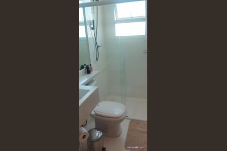 Banheiro de apartamento para alugar com 2 quartos, 94m² em Guilhermina, Praia Grande