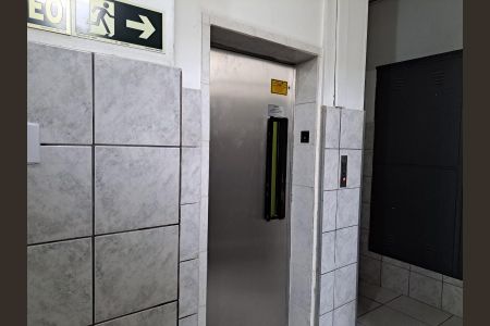 Apartamento à venda com 75m², 2 quartos e sem vagaÁrea Comum - Elevador