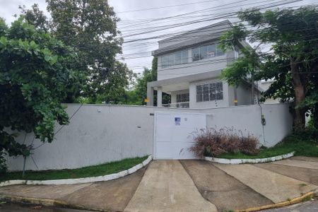 Casa para alugar com 360m², 2 quartos e 3 vagas Casa para alugar com 360m², 2 quartos e 3 vagasFachada