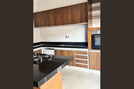 Casa para alugar com 200m², 4 quartos e 2 vagas Casa para alugar com 200m², 4 quartos e 2 vagasCozinha