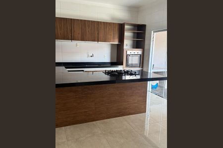 Casa para alugar com 200m², 4 quartos e 2 vagas Casa para alugar com 200m², 4 quartos e 2 vagasCozinha