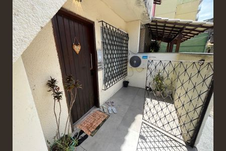 Casa de condomínio à venda com 140m², 3 quartos e 2 vagasVaranda