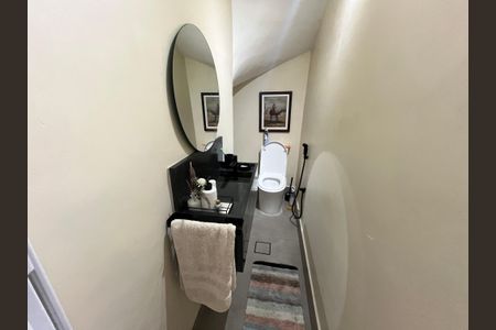 Casa de condomínio à venda com 140m², 3 quartos e 2 vagasLavabo