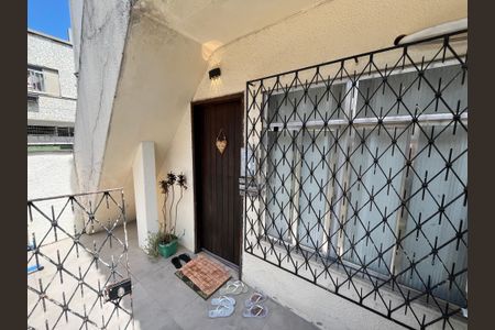 Casa de condomínio à venda com 140m², 3 quartos e 2 vagasVaranda