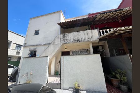 Casa de condomínio à venda com 140m², 3 quartos e 2 vagasFachada interna