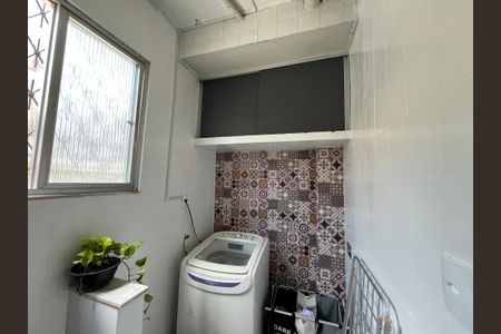 Casa de condomínio à venda com 140m², 3 quartos e 2 vagasArea de serviço