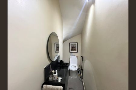 Casa de condomínio à venda com 140m², 3 quartos e 2 vagasLavabo