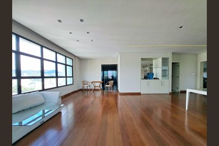 Apartamento para alugar com 260m², 4 quartos e 4 vagas