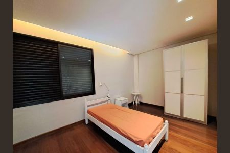 Apartamento para alugar com 260m², 4 quartos e 4 vagas
