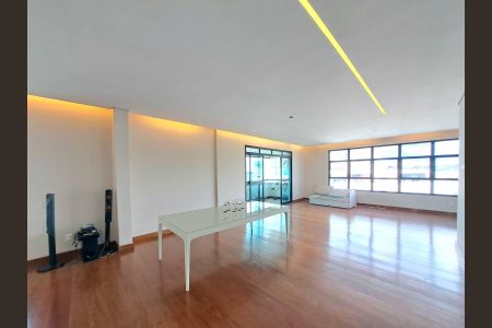 Apartamento para alugar com 260m², 4 quartos e 4 vagas