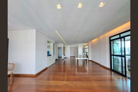 Apartamento para alugar com 260m², 4 quartos e 4 vagas