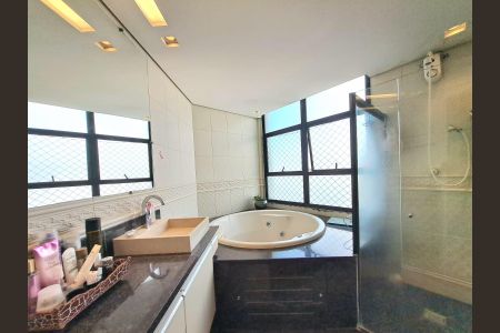 Apartamento para alugar com 260m², 4 quartos e 4 vagas