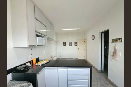 Apartamento para alugar com 260m², 4 quartos e 4 vagas