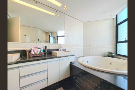 Apartamento para alugar com 260m², 4 quartos e 4 vagas