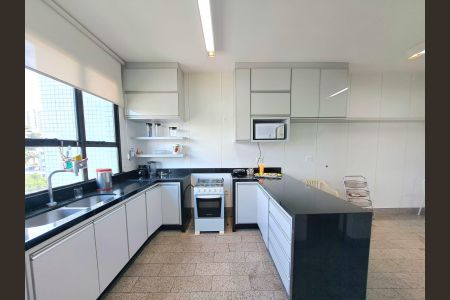 Apartamento para alugar com 260m², 4 quartos e 4 vagas