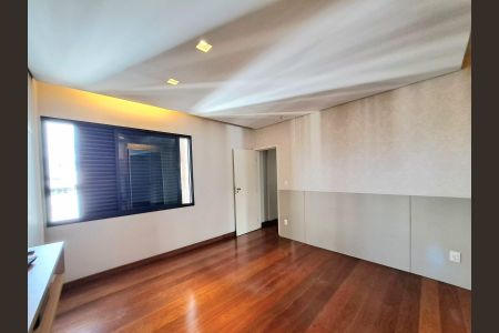 Apartamento para alugar com 260m², 4 quartos e 4 vagas