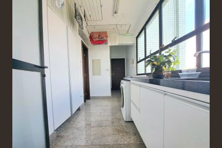 Apartamento para alugar com 260m², 4 quartos e 4 vagas