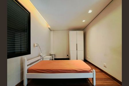 Apartamento para alugar com 260m², 4 quartos e 4 vagas