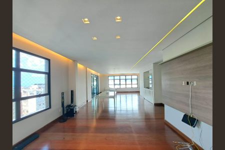 Apartamento para alugar com 260m², 4 quartos e 4 vagas