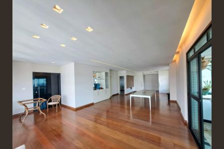 Apartamento para alugar com 260m², 4 quartos e 4 vagas