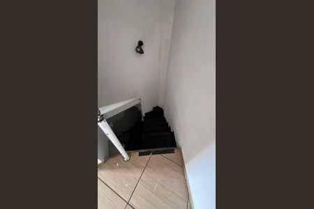 Escada de casa para alugar com 2 quartos, 130m² em Cipava, Osasco