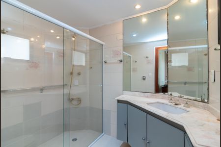 Apartamento para alugar com 393m², 3 quartos e 6 vagas Apartamento para alugar com 393m², 3 quartos e 6 vagasBanheiro da Suíte 2