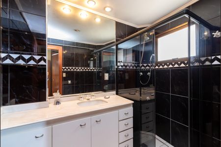 Apartamento para alugar com 393m², 3 quartos e 6 vagas Apartamento para alugar com 393m², 3 quartos e 6 vagasBanheiro da Suíte 3