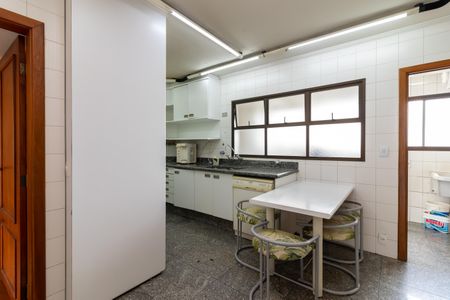 Apartamento para alugar com 393m², 3 quartos e 6 vagas Apartamento para alugar com 393m², 3 quartos e 6 vagasCozinha