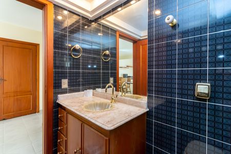 Apartamento para alugar com 393m², 3 quartos e 6 vagas Apartamento para alugar com 393m², 3 quartos e 6 vagasBanheiro 5