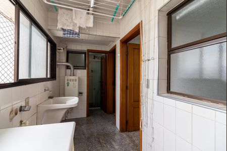 Apartamento para alugar com 393m², 3 quartos e 6 vagas Apartamento para alugar com 393m², 3 quartos e 6 vagasÁrea de Serviço